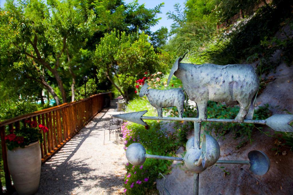 ホテル Borgo Tre Rose Valiano エクステリア 写真